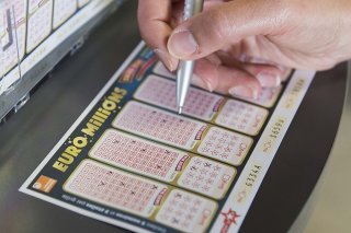 Lors du prochain tirage vendredi, 102 millions de francs seront en jeu.
